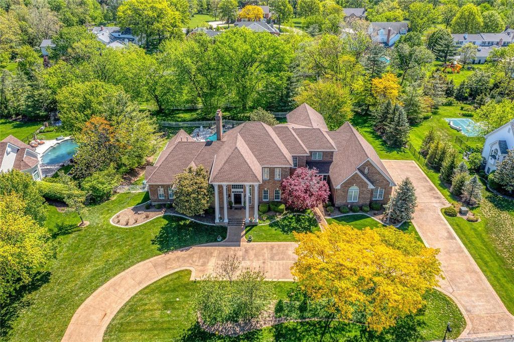 John Porta Built Georgian Colonial in St. Louis Missouri A Timeless Elegance Asking 2395 Million 1 1