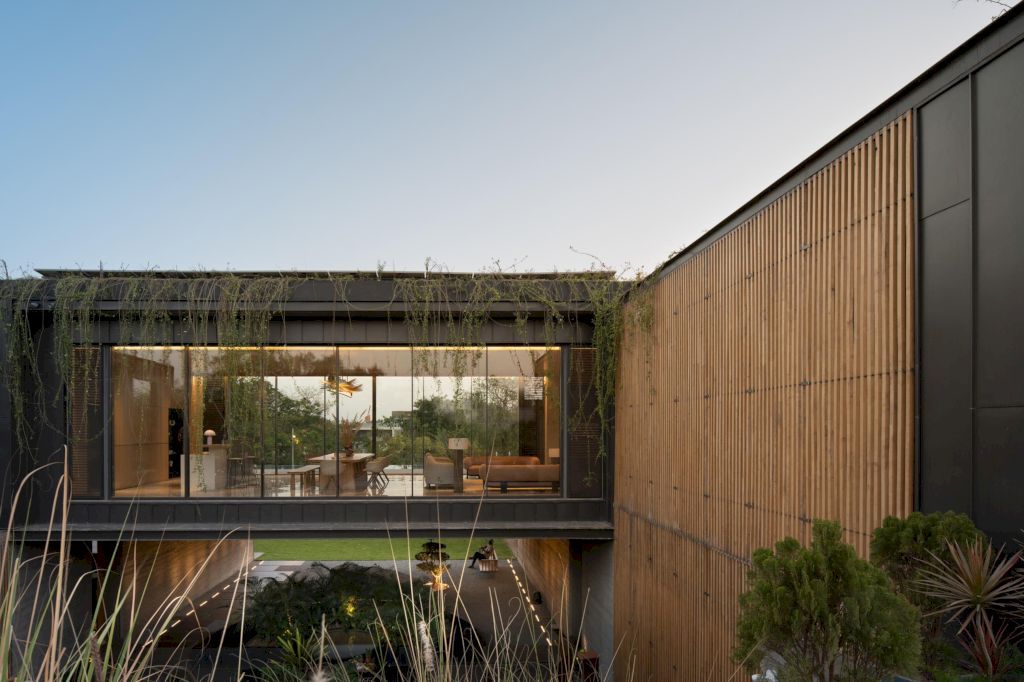 Link House, Unconventional Luxury Unfolding by Openideas Architects