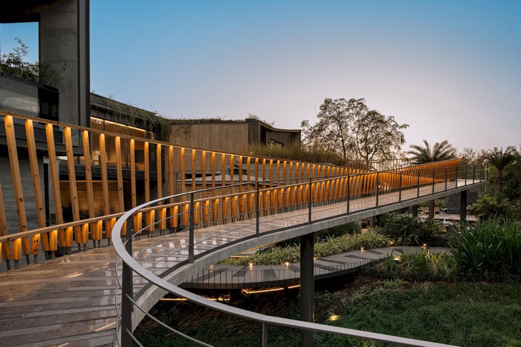 Link House, Unconventional Luxury Unfolding by Openideas Architects