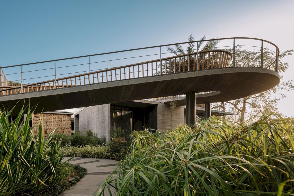 Link House, Unconventional Luxury Unfolding by Openideas Architects