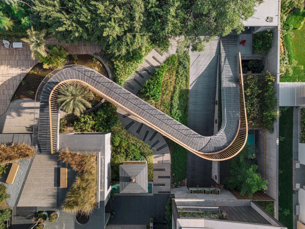 Link House, Unconventional Luxury Unfolding by Openideas Architects