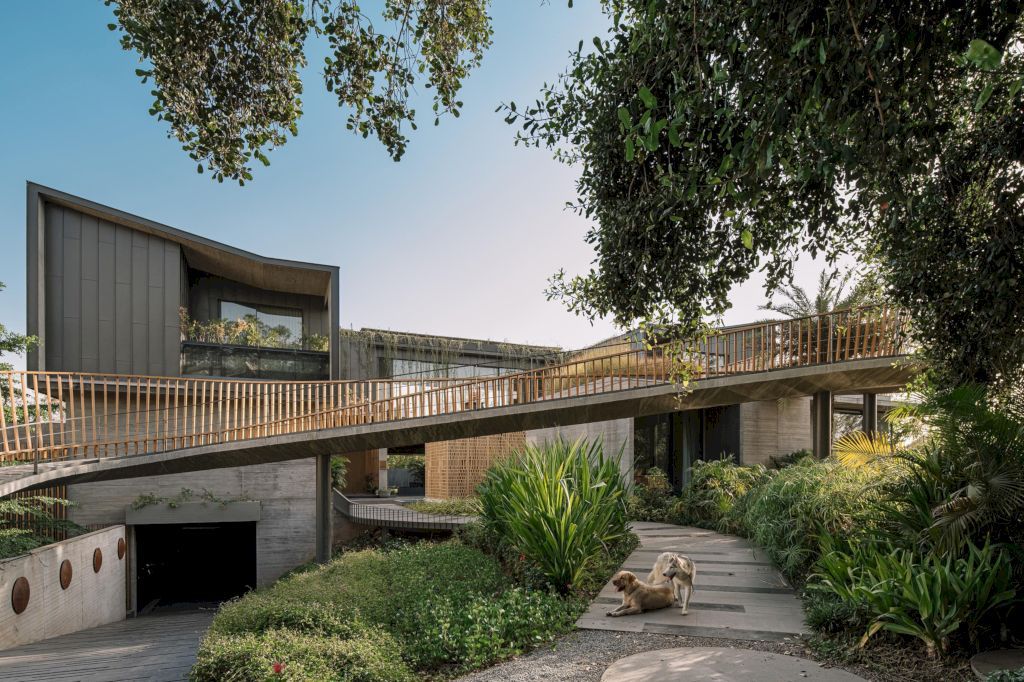 Link House, Unconventional Luxury Unfolding by Openideas Architects