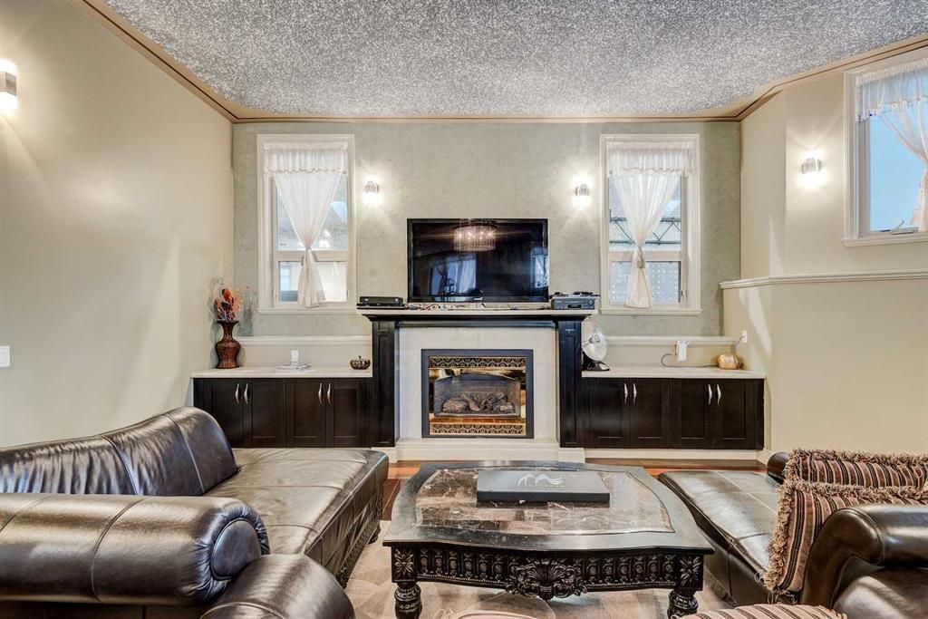 Luxurious Living Awe Inspiring Architectural Masterpiece in Alberta Canada Listed at C6888888 14