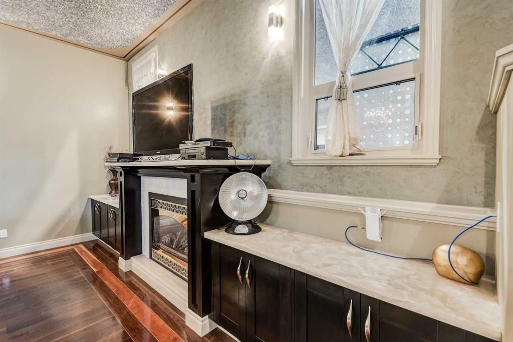 Luxurious Living Awe Inspiring Architectural Masterpiece in Alberta Canada Listed at C6888888 17