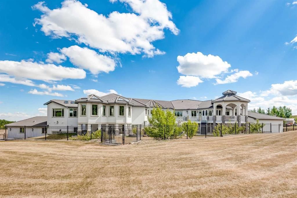 Luxurious Living Awe Inspiring Architectural Masterpiece in Alberta Canada Listed at C6888888 37