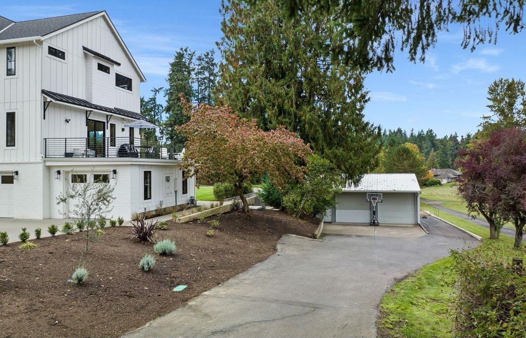 Luxurious Living in Oregon A Masterpiece of Excellence at 2.95 Million 10