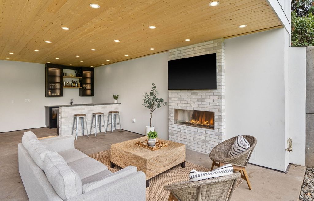 Luxurious Living in Oregon A Masterpiece of Excellence at 2.95 Million 3