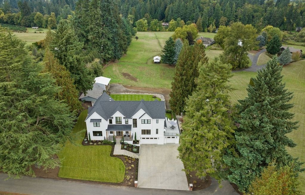 Luxurious Living in Oregon A Masterpiece of Excellence at 2.95 Million 45