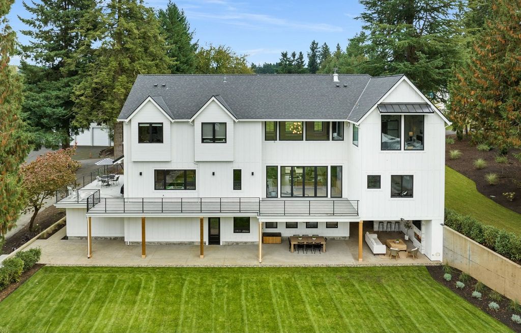 Luxurious Living in Oregon A Masterpiece of Excellence at 2.95 Million 5