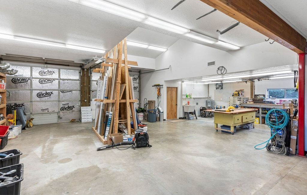Luxurious Living in Oregon A Masterpiece of Excellence at 2.95 Million 7