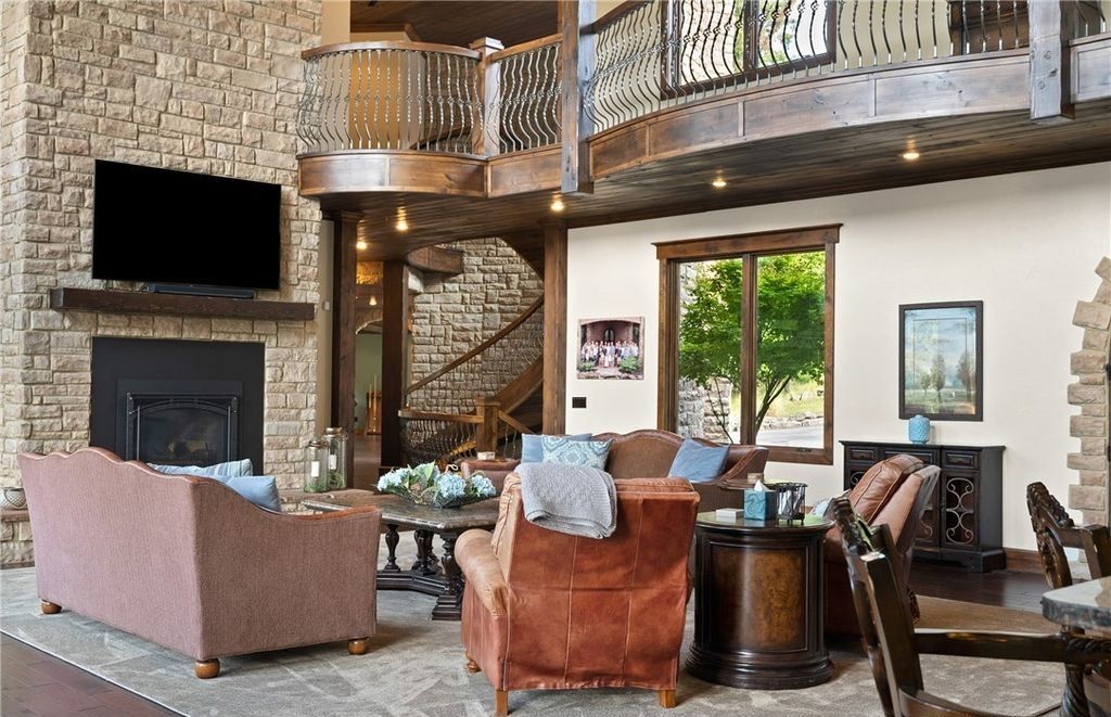 Magnificent Craftsmanship and Luxury Living A 9.49 Million Idyllic Retreat in Missouri 10