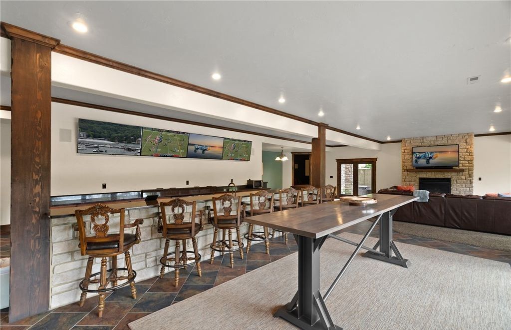 Magnificent Craftsmanship and Luxury Living A 9.49 Million Idyllic Retreat in Missouri 14