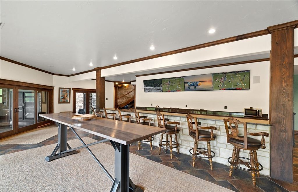 Magnificent Craftsmanship and Luxury Living A 9.49 Million Idyllic Retreat in Missouri 15