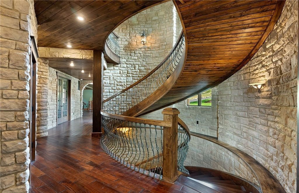 Magnificent Craftsmanship and Luxury Living A 9.49 Million Idyllic Retreat in Missouri 16