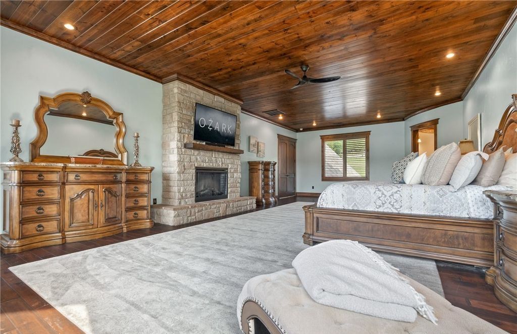 Magnificent Craftsmanship and Luxury Living A 9.49 Million Idyllic Retreat in Missouri 19