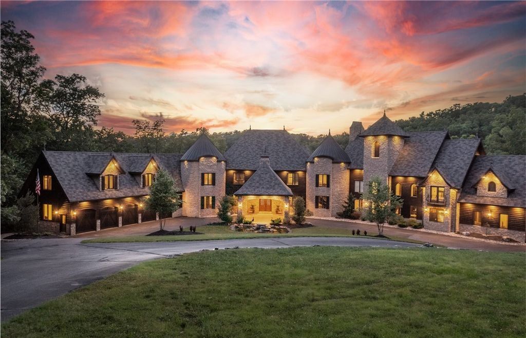 Magnificent Craftsmanship and Luxury Living A 9.49 Million Idyllic Retreat in Missouri 2