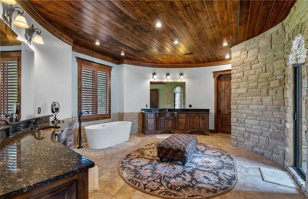 Magnificent Craftsmanship and Luxury Living A 9.49 Million Idyllic Retreat in Missouri 20
