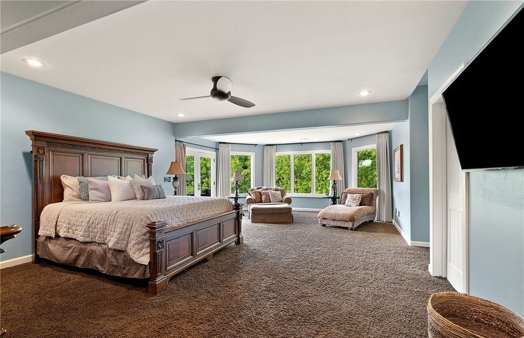 Magnificent Craftsmanship and Luxury Living A 9.49 Million Idyllic Retreat in Missouri 21