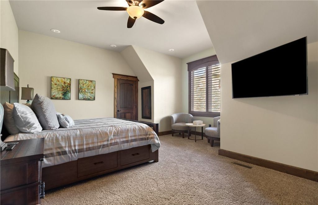 Magnificent Craftsmanship and Luxury Living A 9.49 Million Idyllic Retreat in Missouri 23