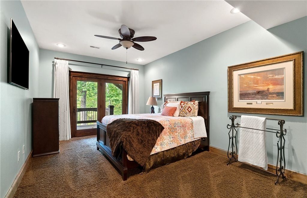 Magnificent Craftsmanship and Luxury Living A 9.49 Million Idyllic Retreat in Missouri 33