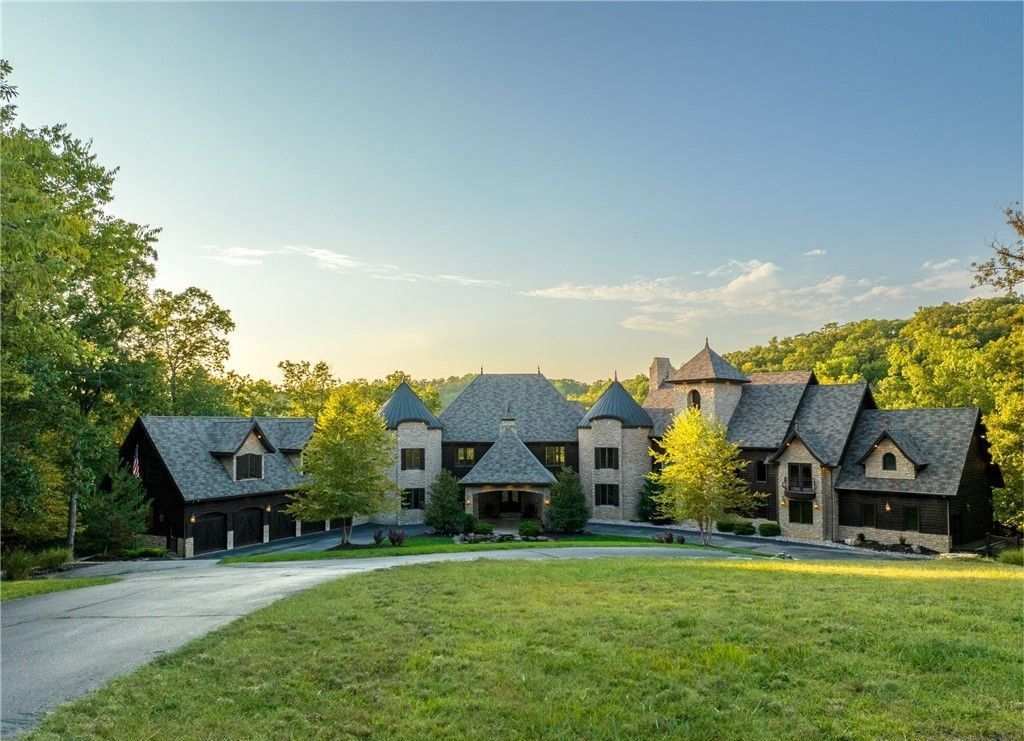 Magnificent Craftsmanship and Luxury Living A 9.49 Million Idyllic Retreat in Missouri 37
