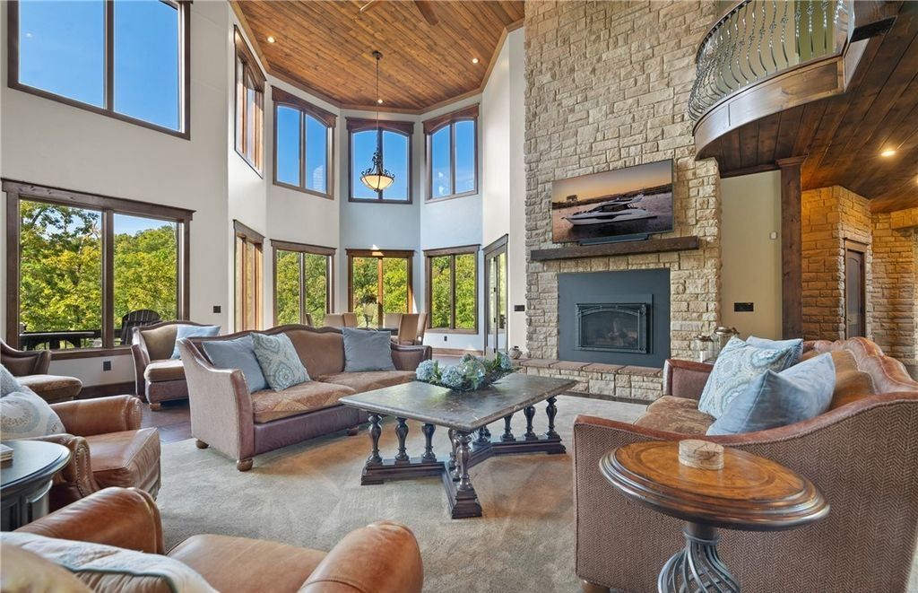 Magnificent Craftsmanship and Luxury Living A 9.49 Million Idyllic Retreat in Missouri 4