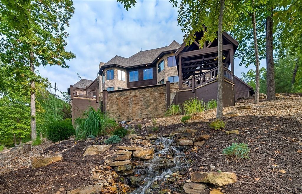 Magnificent Craftsmanship and Luxury Living A 9.49 Million Idyllic Retreat in Missouri 40