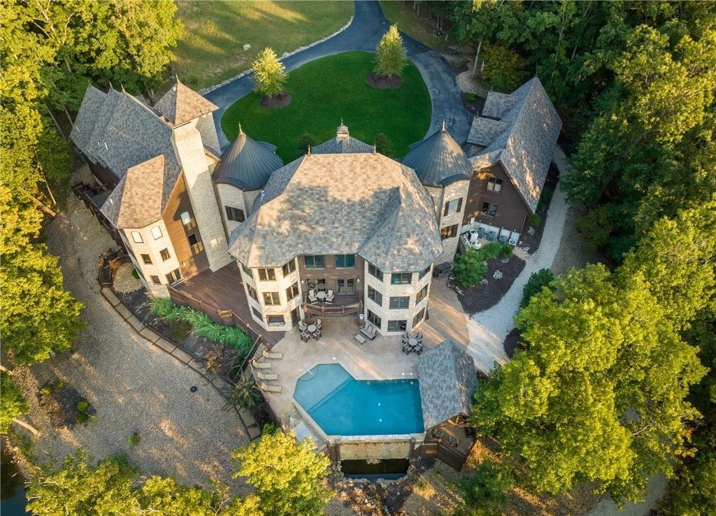 Magnificent Craftsmanship and Luxury Living A 9.49 Million Idyllic Retreat in Missouri 41