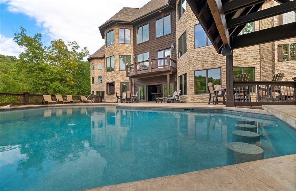 Magnificent Craftsmanship and Luxury Living A 9.49 Million Idyllic Retreat in Missouri 42