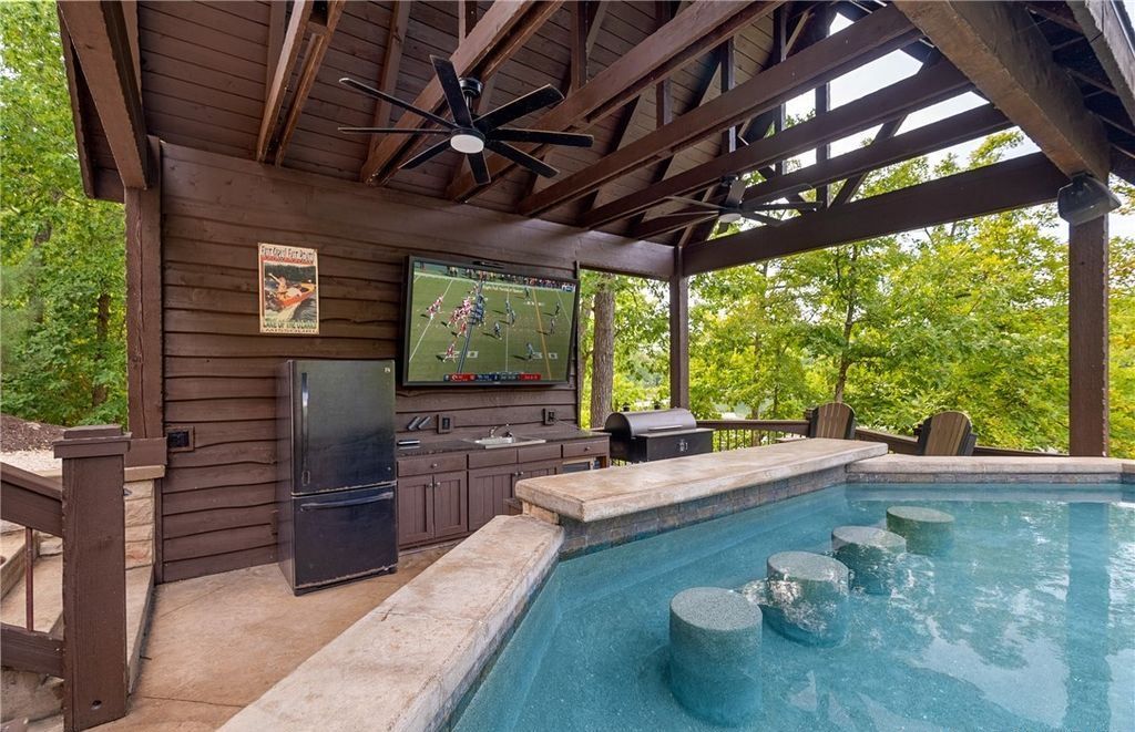 Magnificent Craftsmanship and Luxury Living A 9.49 Million Idyllic Retreat in Missouri 43