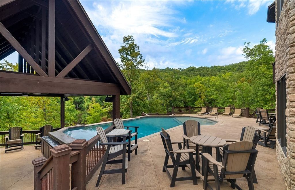Magnificent Craftsmanship and Luxury Living A 9.49 Million Idyllic Retreat in Missouri 44