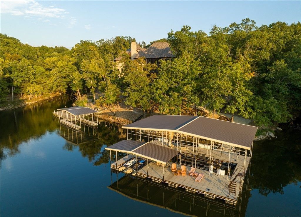 Magnificent Craftsmanship and Luxury Living A 9.49 Million Idyllic Retreat in Missouri 45