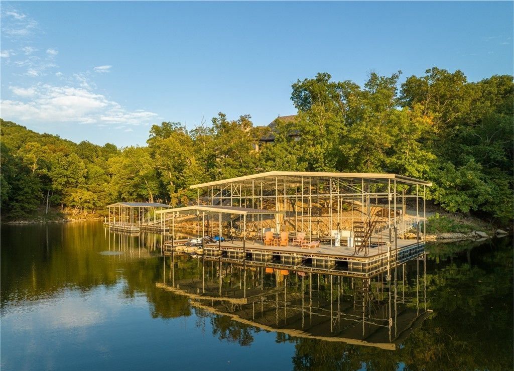 Magnificent Craftsmanship and Luxury Living A 9.49 Million Idyllic Retreat in Missouri 46