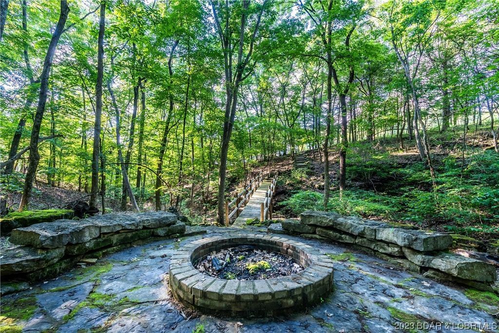 Magnificent Craftsmanship and Luxury Living A 9.49 Million Idyllic Retreat in Missouri 48