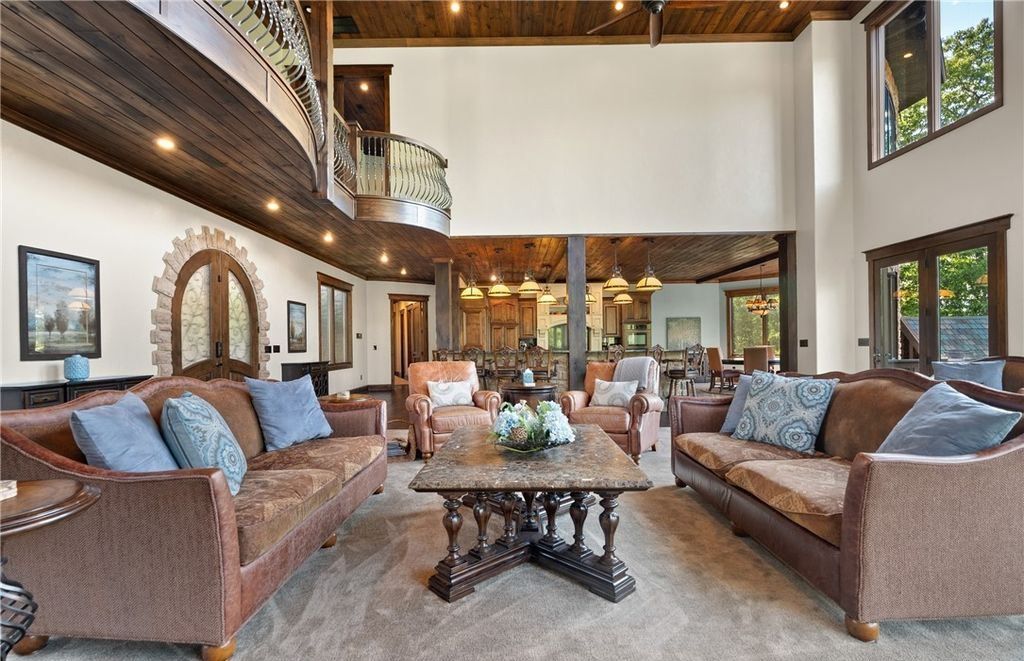 Magnificent Craftsmanship and Luxury Living A 9.49 Million Idyllic Retreat in Missouri 5