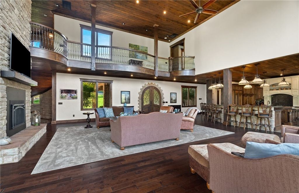 Magnificent Craftsmanship and Luxury Living A 9.49 Million Idyllic Retreat in Missouri 7
