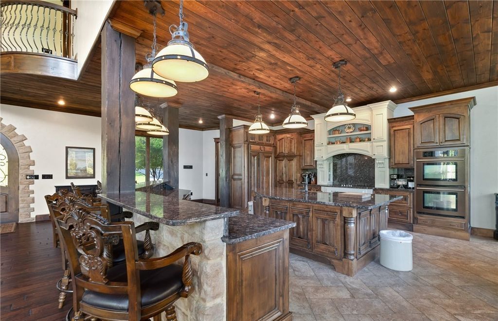 Magnificent Craftsmanship and Luxury Living A 9.49 Million Idyllic Retreat in Missouri 8