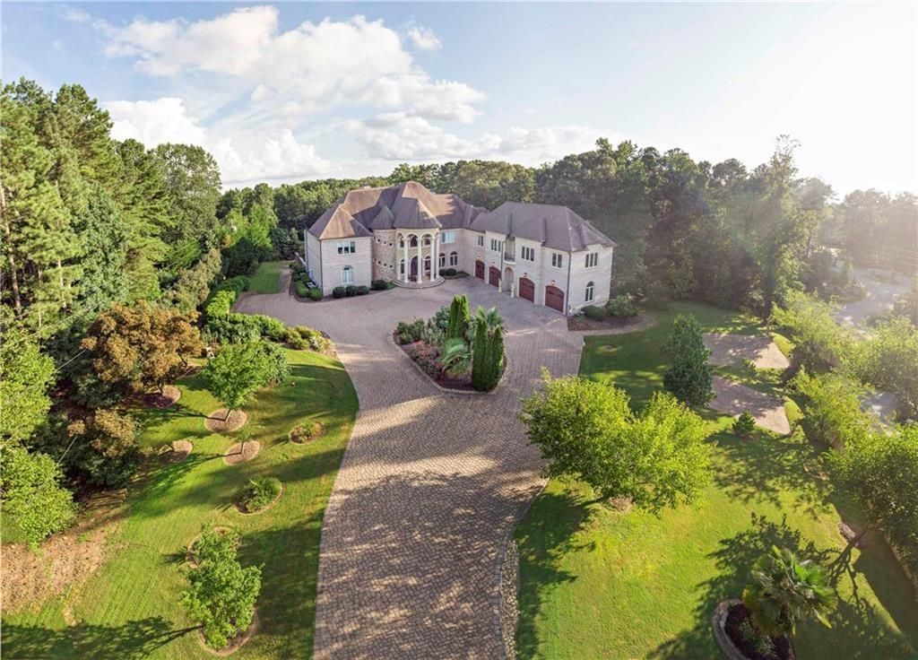 Mediterranean Oasis in Roswell Georgia An Artful Blend of Privacy and Versatility Listed at 4275 Million 1