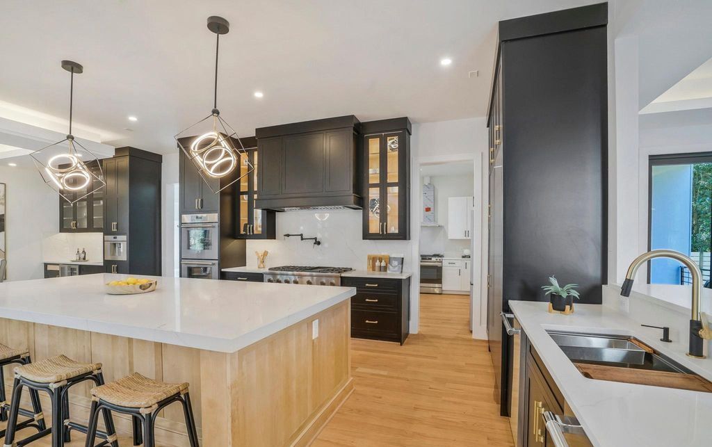 Modern Elegance Meets Open Spaces A Spectacular Prairie Style Home in McLean Offered at 4299999 15