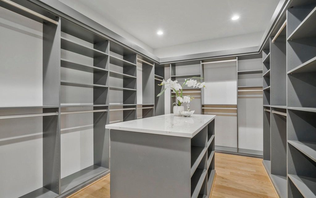 Modern Elegance Meets Open Spaces A Spectacular Prairie Style Home in McLean Offered at 4299999 27
