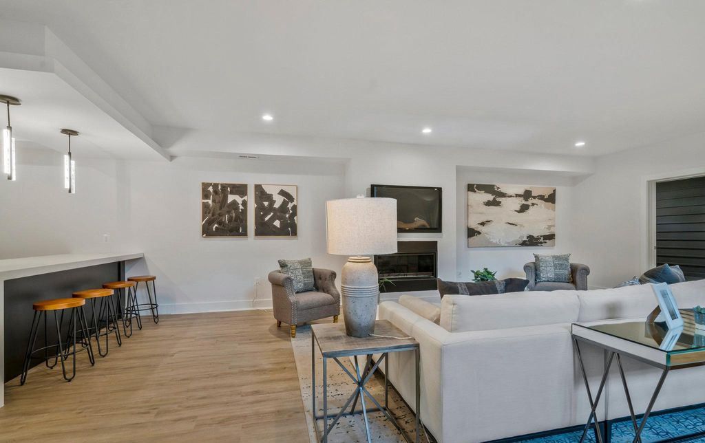 Modern Elegance Meets Open Spaces A Spectacular Prairie Style Home in McLean Offered at 4299999 36
