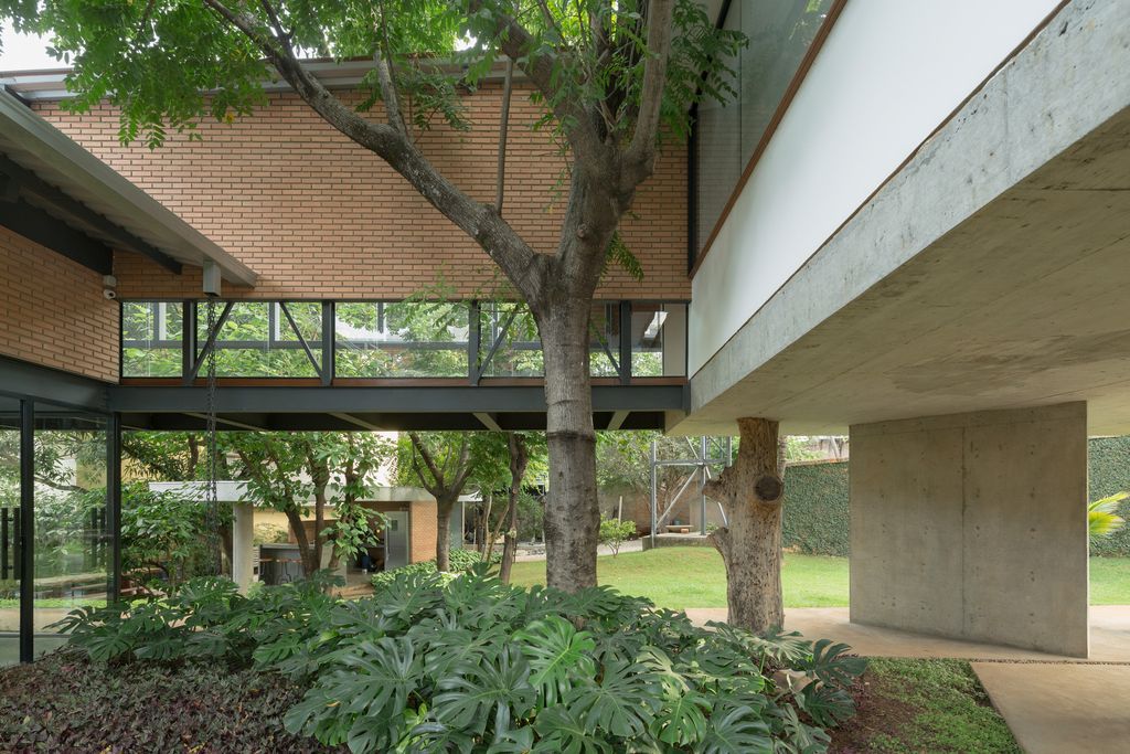 Montes Claros House in Brazil Elevated Elegance by Venta Arquitetos