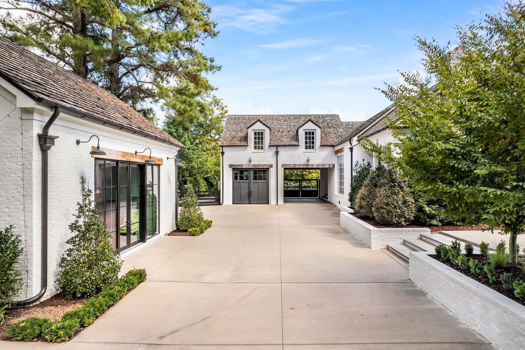 Opulence in Nashville Lindsay Hunt Sulaks Architectural Masterpiece Hits Market at 10 Million 51