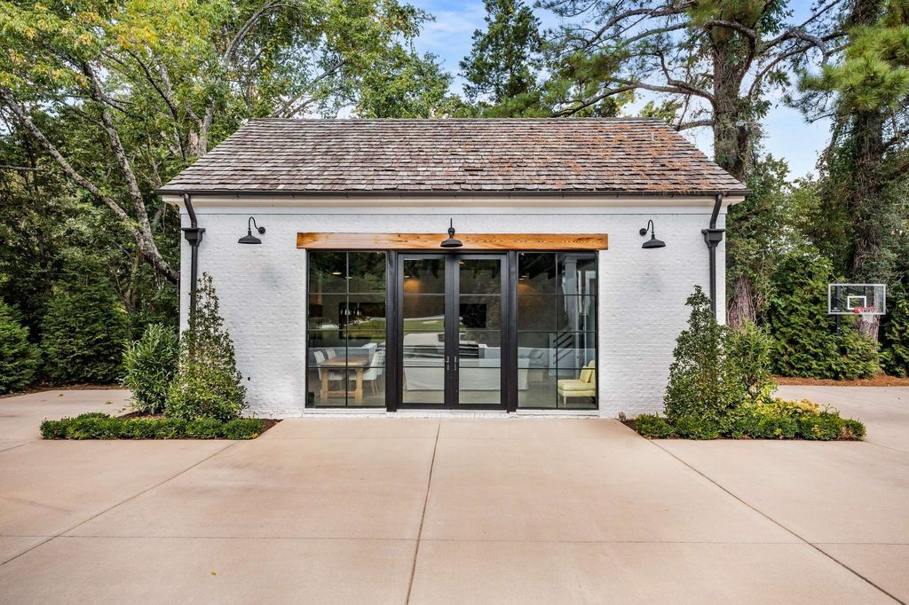 Opulence in Nashville Lindsay Hunt Sulaks Architectural Masterpiece Hits Market at 10 Million 52