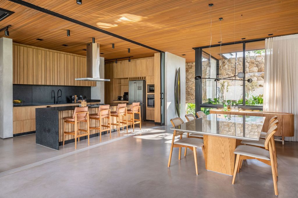 Petrus House, Minimalist Haven by Sala Squadra Arquitetura & Interiores