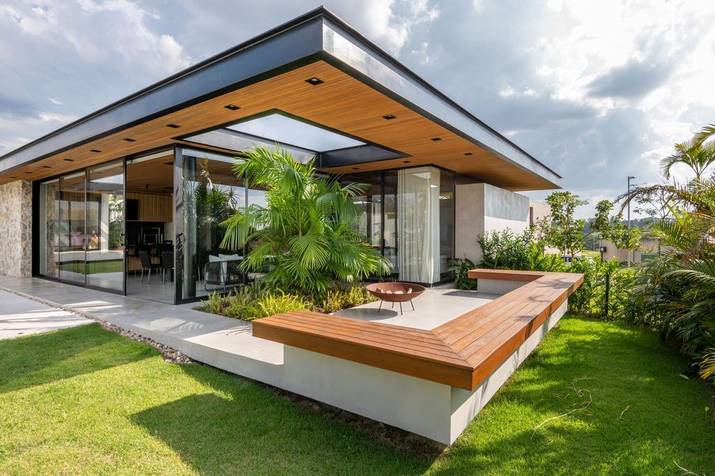 Petrus House, Minimalist Haven by Sala Squadra Arquitetura & Interiores