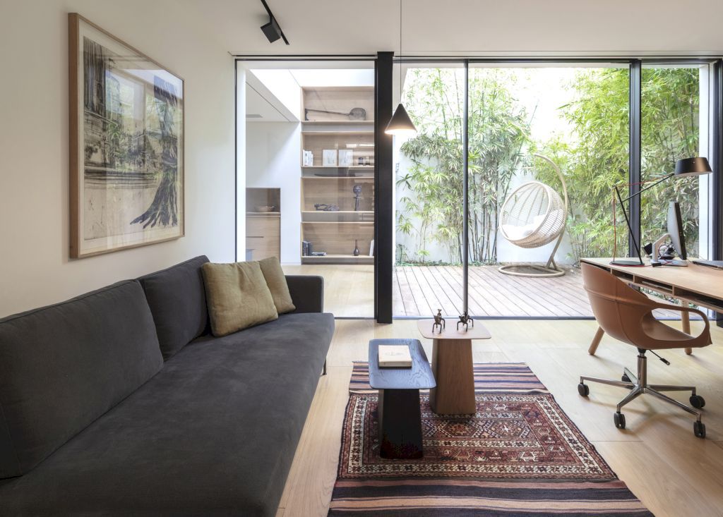 SDT House, Harmonizing Light and Space by Ronnie Alroy Architects