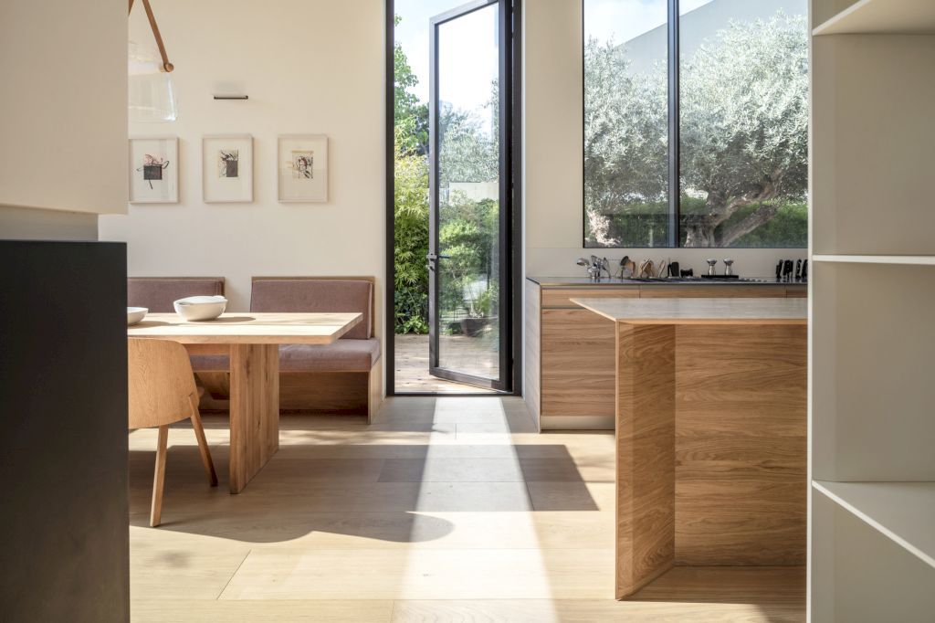 SDT House, Harmonizing Light and Space by Ronnie Alroy Architects