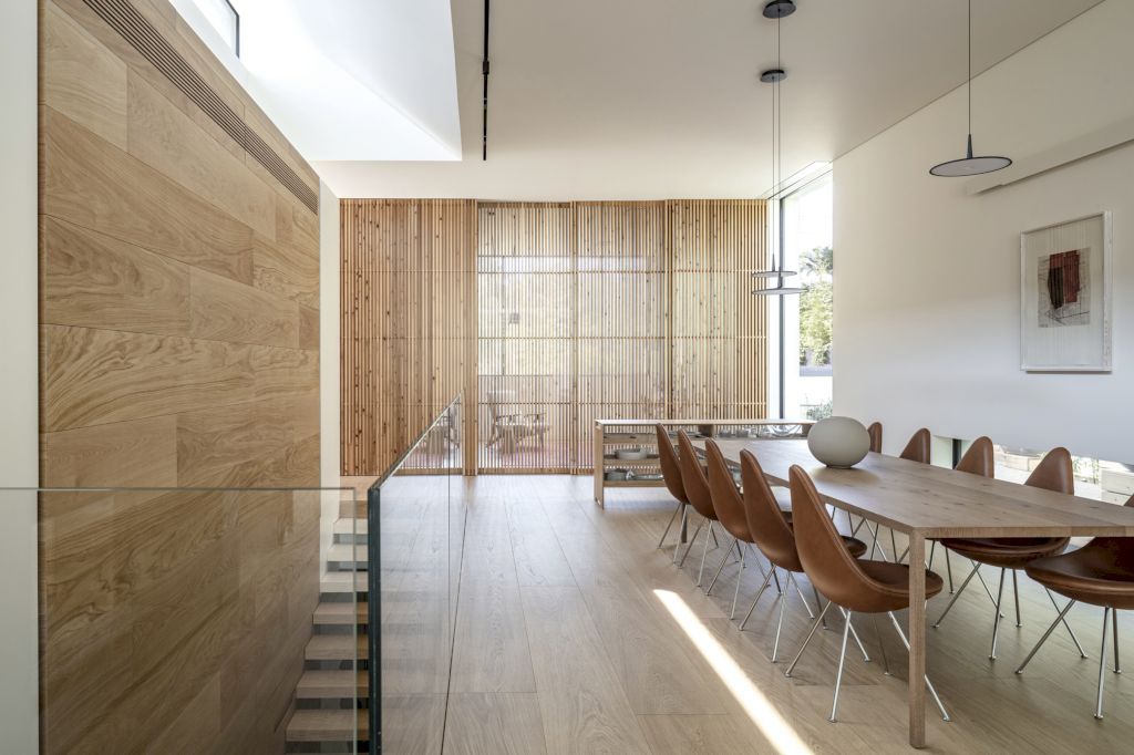 SDT House Harmonizing Light and Space by Ronnie Alroy Architects 5