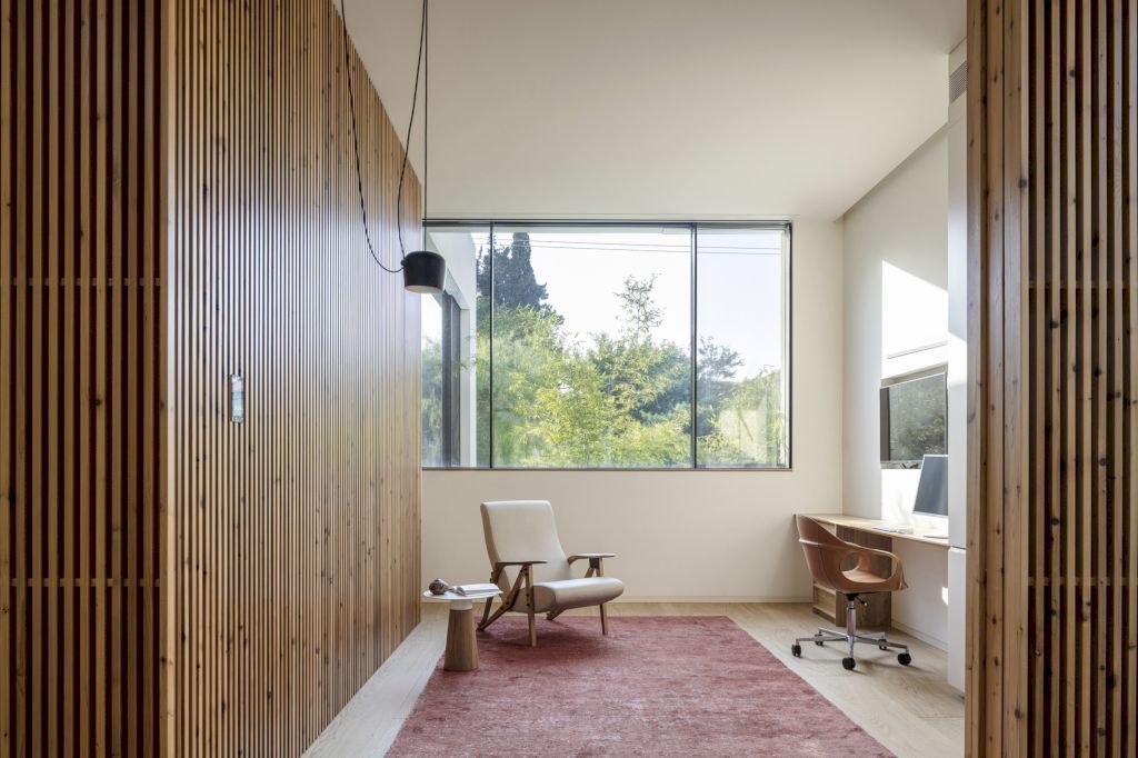 SDT House, Harmonizing Light and Space by Ronnie Alroy Architects